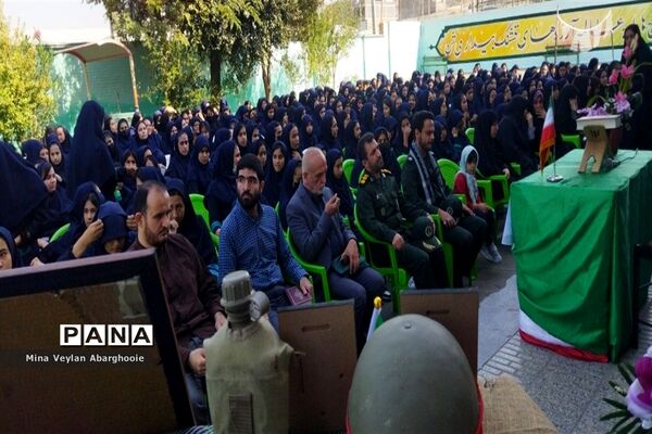 برگزاری مراسم دفاع مقدس در آموزشگاه دخترانه علامه مجلسی شهرستان پیشوا