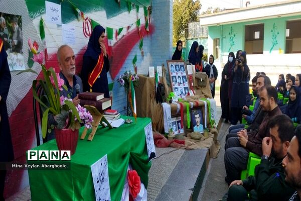 برگزاری مراسم دفاع مقدس در آموزشگاه دخترانه علامه مجلسی شهرستان پیشوا