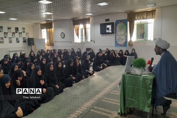 نشست بصیرتی دانش‌آموزان آموزشگاه شاهد فردوس بافق