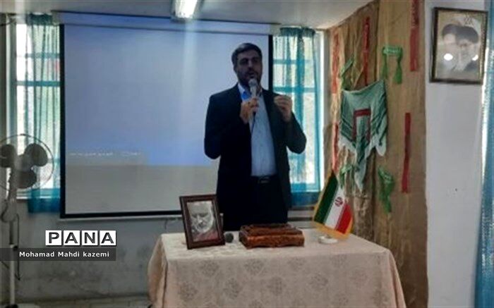 شهدا بهترین الگو برای دانش‌آموزان هستند