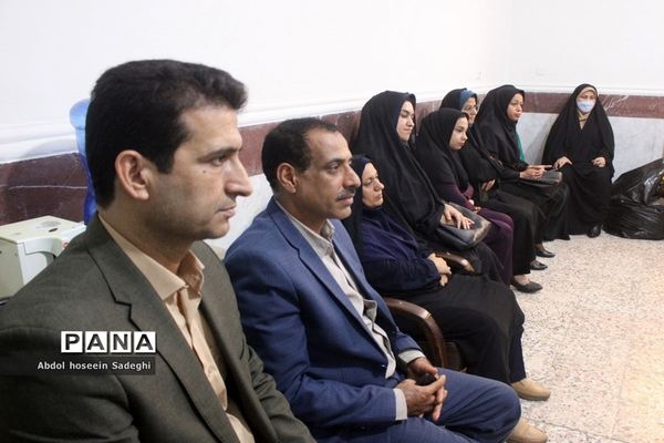 نشست صمیمی مدیرکل آموزش و پرورش استان بوشهر با کادر دبستان نبوت و هفده شهریور