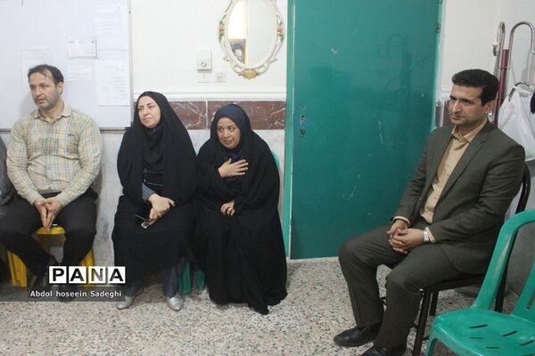 نشست صمیمی مدیرکل آموزش و پرورش استان بوشهر با کادر دبستان نبوت و هفده شهریور