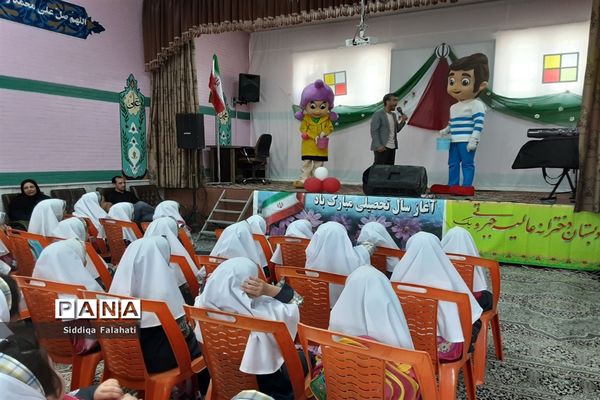 جشن شکوفه‌های دبستان عالیه جبروتی یک یزد همزمان با آغاز هفته دفاع مقدس