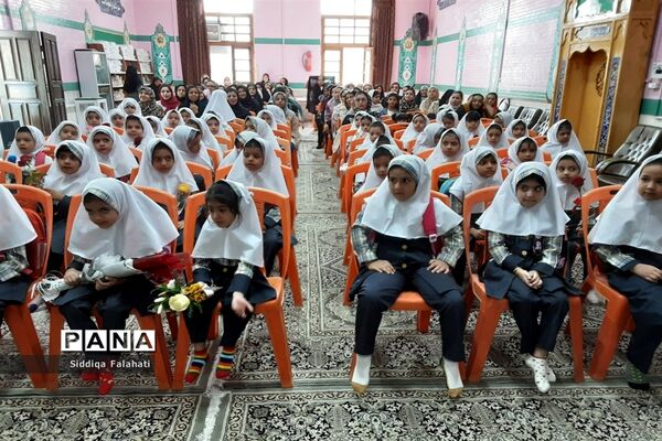 جشن شکوفه‌های دبستان عالیه جبروتی یک یزد همزمان با آغاز هفته دفاع مقدس