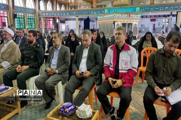 رزمایش توزیع لوازم التحریر به دانش‌آموزان در قائمشهر