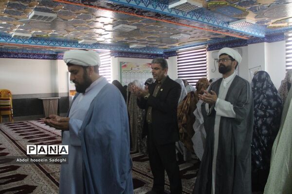 نماز جماعت در دبیرستان متوسطه اول شهید سهام خیام بوشهر