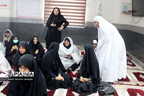 نماز جماعت در دبیرستان متوسطه اول شهید سهام خیام بوشهر