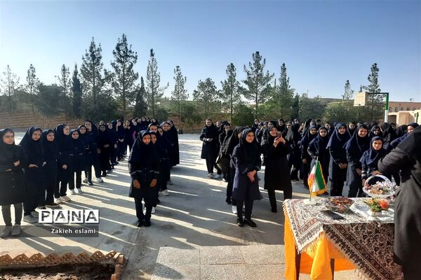 نواختن زنگ مهر و مقاومت در دبیرستان سمیه شهرستان خاتم