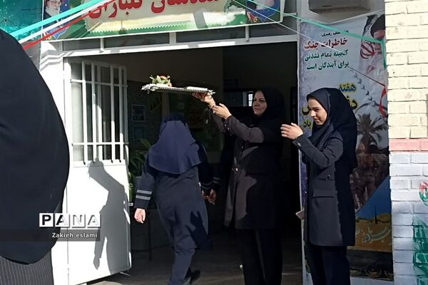 نواختن زنگ مهر و مقاومت در دبیرستان سمیه شهرستان خاتم