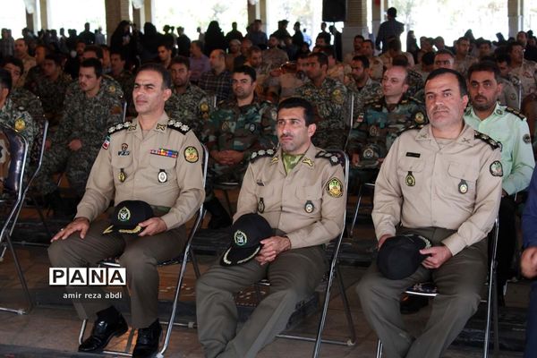 غبار روبی مزار شهدای کرمانشاه به مناسبت هفته دفاع مقدس