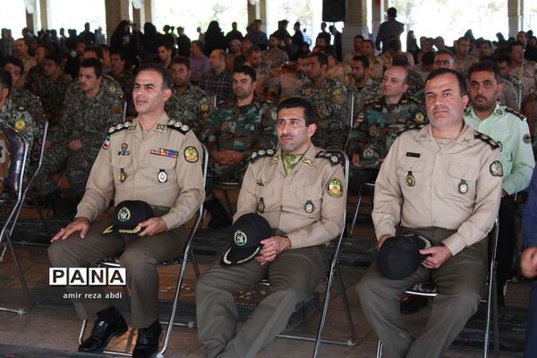 غبار روبی مزار شهدای کرمانشاه به مناسبت هفته دفاع مقدس