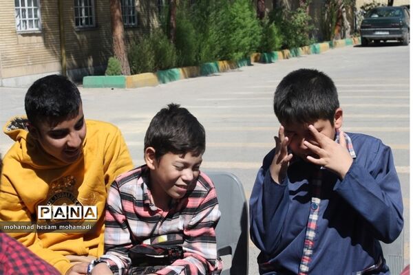آیین نواختن زنگ ایثار و شهادت در دبیرستان پسرانه نابینایان امید