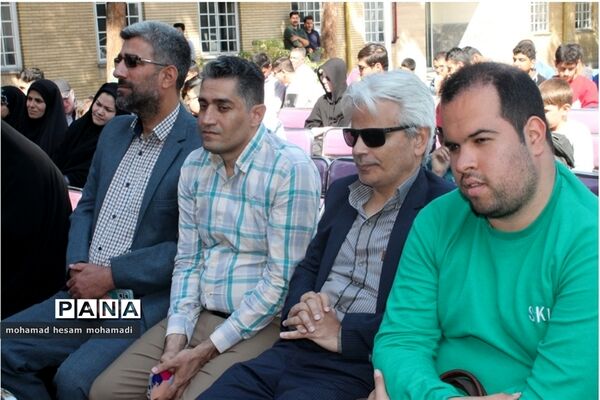 آیین نواختن زنگ ایثار و شهادت در دبیرستان پسرانه نابینایان امید