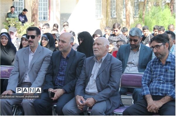 آیین نواختن زنگ ایثار و شهادت در دبیرستان پسرانه نابینایان امید