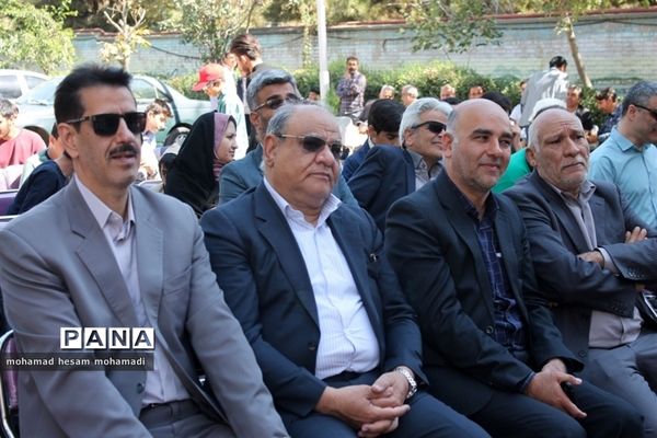 آیین نواختن زنگ ایثار و شهادت در دبیرستان پسرانه نابینایان امید