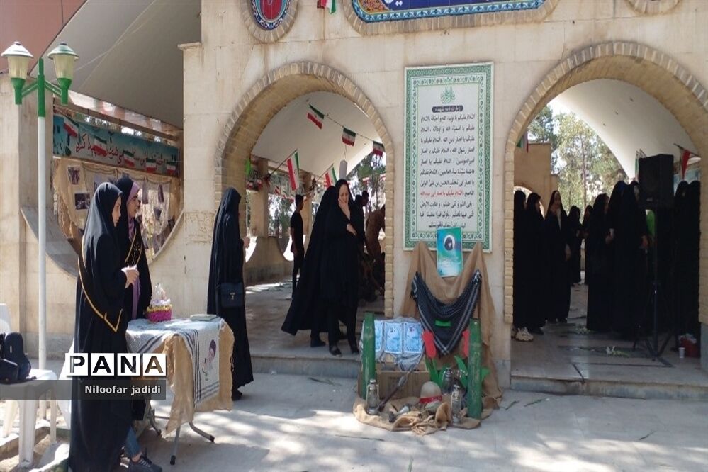 برگزاری مراسم گلباران مزار شهدا و نمایشگاه دفاع مقدس در شهرستان رباط کریم