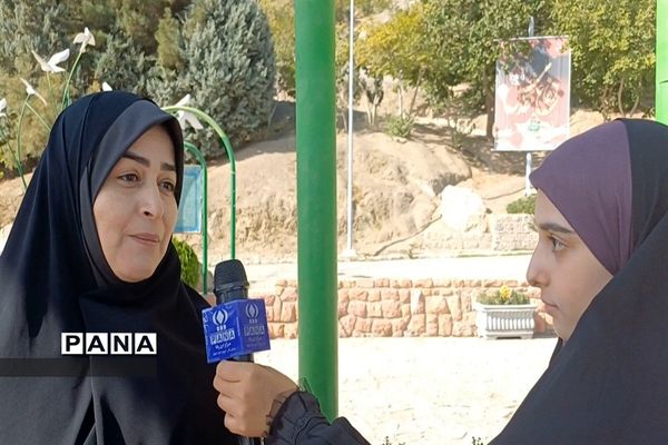 غباررویی و گل‌افشانی شهدای گمنام کوه صفه با حضور بانوان شاغل اداره‌کل اصفهان