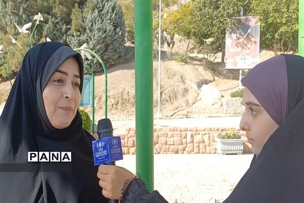 غباررویی و گل‌افشانی شهدای گمنام کوه صفه با حضور بانوان شاغل اداره‌کل اصفهان