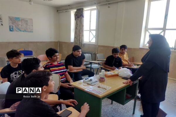 برگزاری دوره‌های مهارتی دبیرستان متوسطه اول امیرکبیر شهرستان خاتم