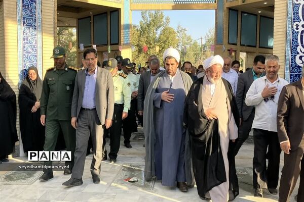 ادای احترام به شهدای دفاع مقدس ابرکوه به مناسبت هفته دفاع مقدس