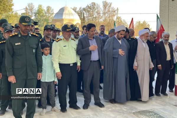 ادای احترام به شهدای دفاع مقدس ابرکوه به مناسبت هفته دفاع مقدس