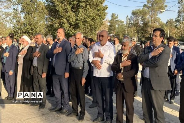 ادای احترام به شهدای دفاع مقدس ابرکوه به مناسبت هفته دفاع مقدس