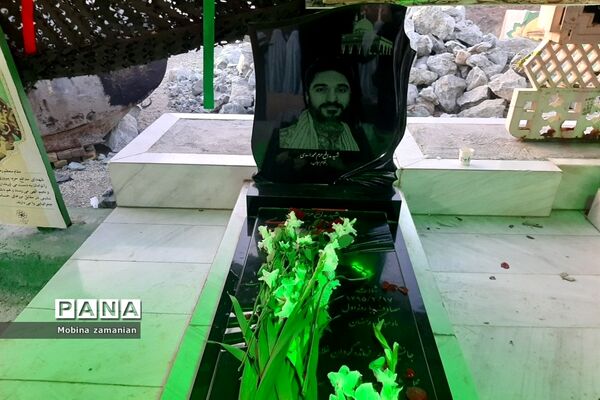 بزرگداشت هفته دفاع مقدس در مزار شهدای پارک خورشید