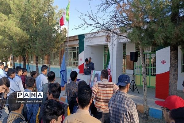 برگزاری هفته دفاع مقدس در دبیرستان تیزهوشان شهید بهشتی کاشمر
