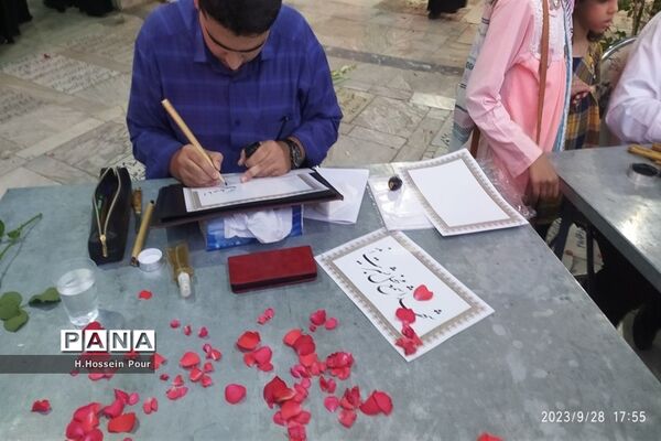 آیین گلباران مزار شهدا به‌مناسبت هفته دفاع مقدس