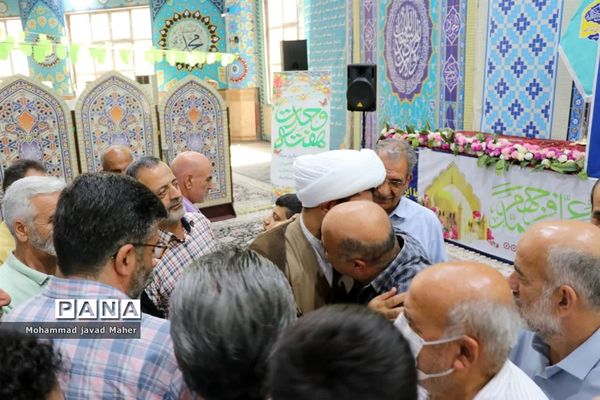 خداحافظی نمازگزاران جمعه با امام جمعه شهرستان قدس