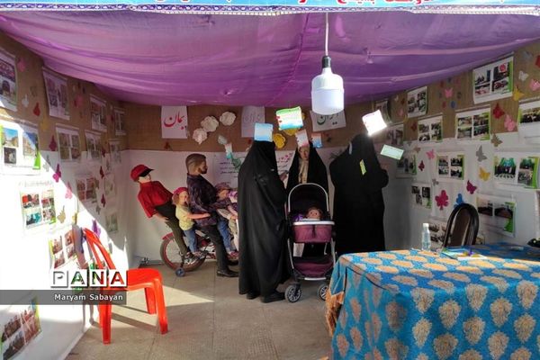 برپایی نمایشگاه هشت سال دفاع مقدس در حرم مطهر احمد بن موسی (ع)