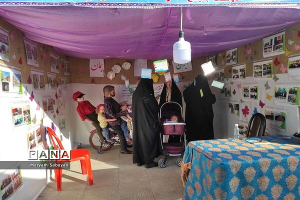 برپایی نمایشگاه هشت سال دفاع مقدس در حرم مطهر احمد بن موسی (ع)
