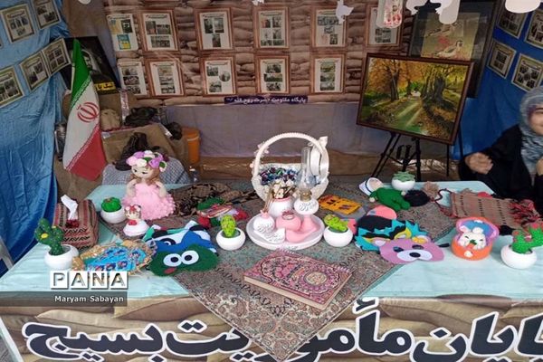 برپایی نمایشگاه هشت سال دفاع مقدس در حرم مطهر احمد بن موسی (ع)