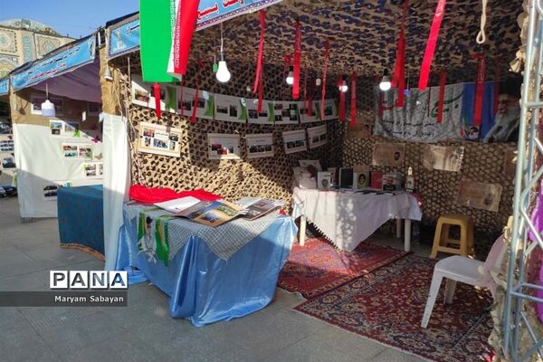 برپایی نمایشگاه هشت سال دفاع مقدس در حرم مطهر احمد بن موسی (ع)