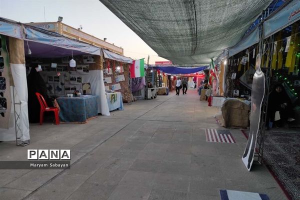 برپایی نمایشگاه هشت سال دفاع مقدس در حرم مطهر احمد بن موسی (ع)