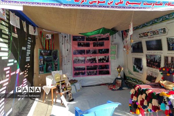 برپایی نمایشگاه هشت سال دفاع مقدس در حرم مطهر احمد بن موسی (ع)