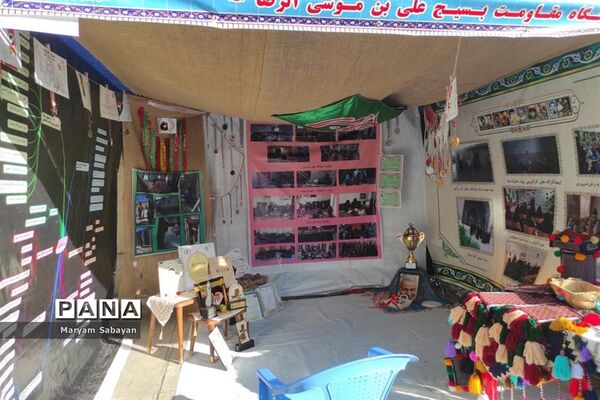 برپایی نمایشگاه هشت سال دفاع مقدس در حرم مطهر احمد بن موسی (ع)