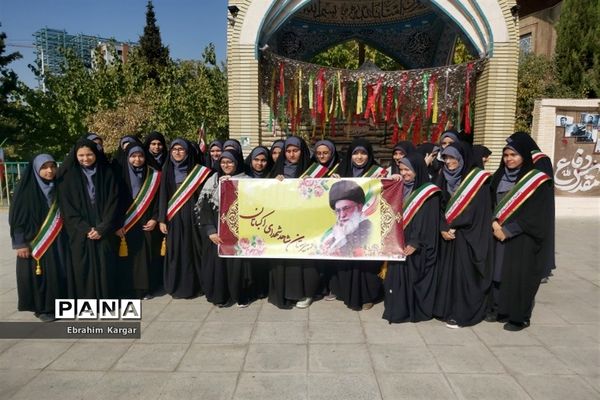 تجدید میثاق دانش‌آموزان مدرسه شاهد شهدای اکباتان با شهید گمنام