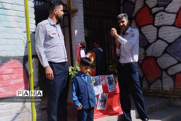 مراسم گرامیداشت روز آتش‌نشان در دبستان دانش رودهن