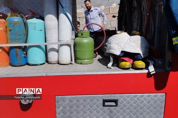 مراسم گرامیداشت روز آتش‌نشان در دبستان دانش رودهن