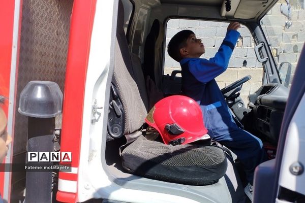 مراسم گرامیداشت روز آتش‌نشان در دبستان دانش رودهن