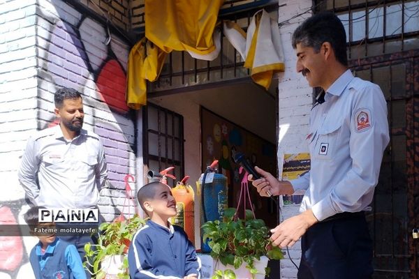 مراسم گرامیداشت روز آتش‌نشان در دبستان دانش رودهن