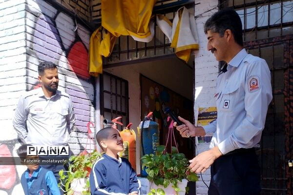 مراسم گرامیداشت روز آتش‌نشان در دبستان دانش رودهن