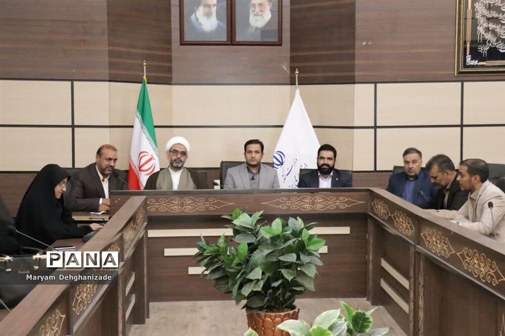 آیین تکریم و معارفه مسئول اتحادیه انجمن‌های اسلامی دانش‌آموزان شهرستان مهریز