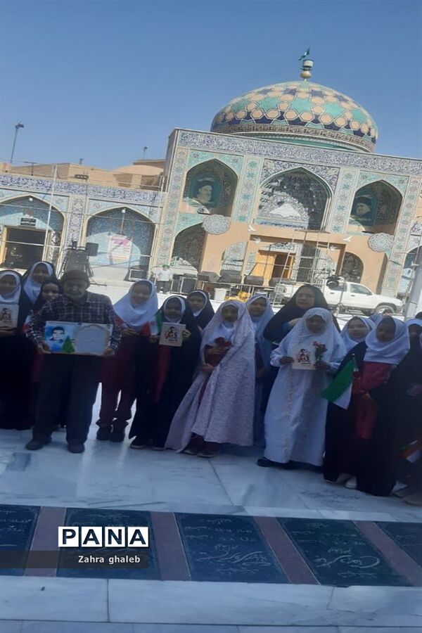 پدر شهید لردی میزبان دانش‌آموزان بافقی