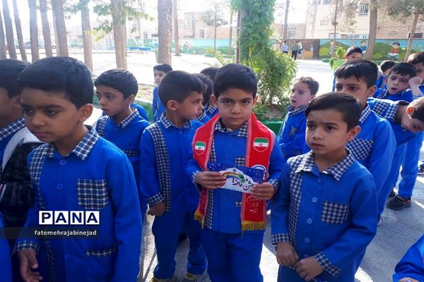برگزاری جشن عاطفه‌ها در دبستان شهید محمود فلاح زاده ابرکوه