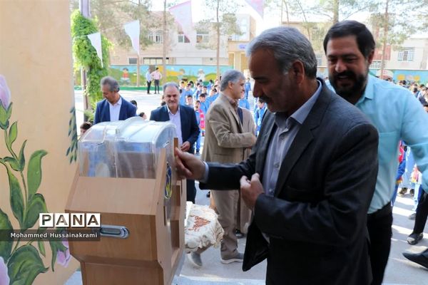 برگزاری جشن عاطفه‌ها در دبستان شهید محمود فلاح زاده ابرکوه