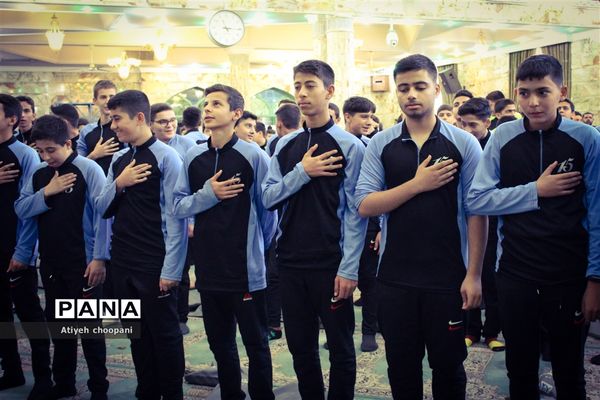 نماز جماعت دانش‌آموزی در راستای اجرای طرح( نور چشم)