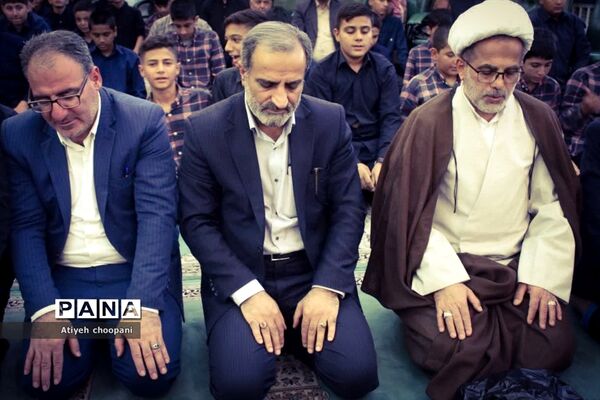 نماز جماعت دانش‌آموزی در راستای اجرای طرح( نور چشم)