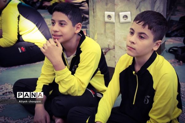 نماز جماعت دانش‌آموزی در راستای اجرای طرح( نور چشم)